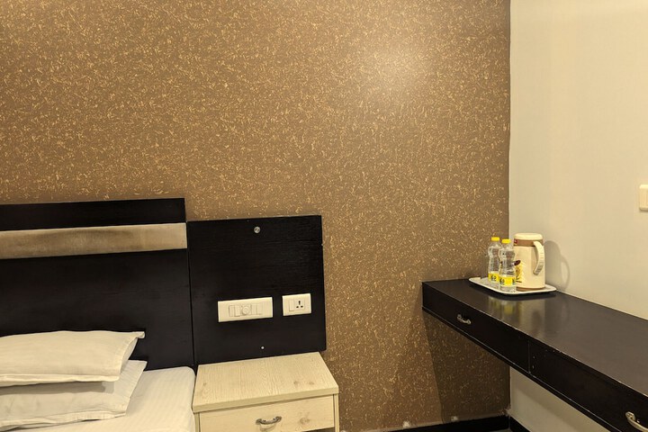 Room 9 of 35