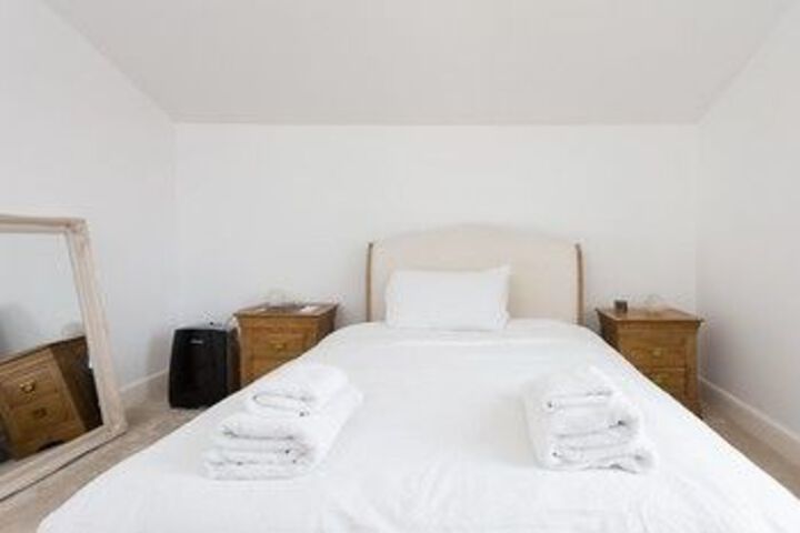 Room 11 of 26