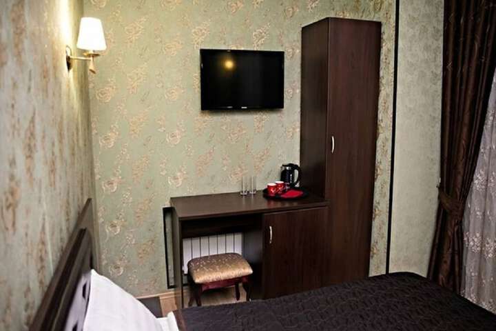 Room 6 of 25