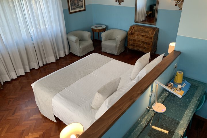 Room 8 of 129