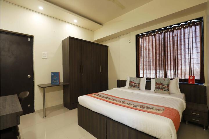 Room 5 of 9