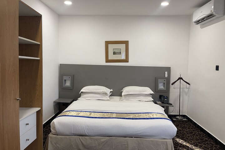 Room 36 of 114