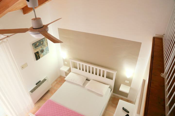 Room 7 of 51