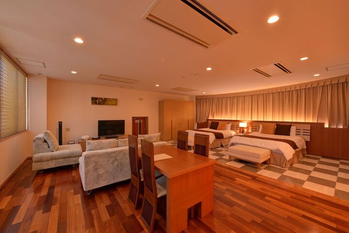 Room 3 of 107