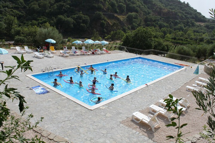 Pool 21 of 46