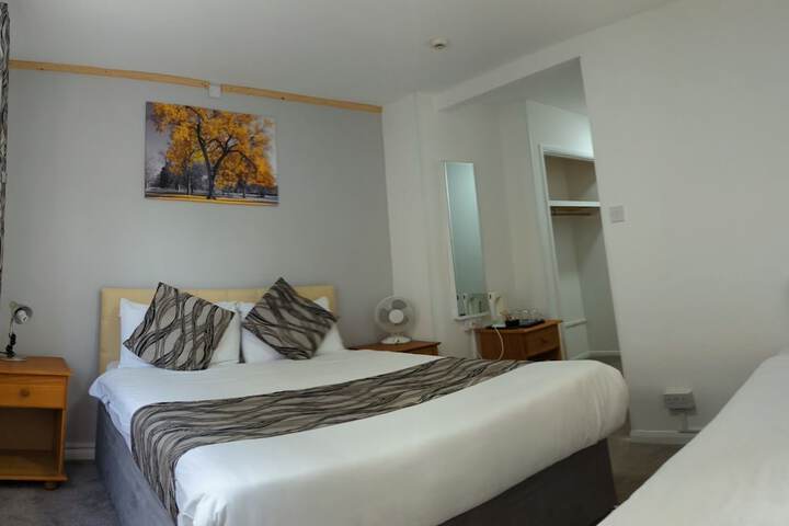 Room 6 of 13