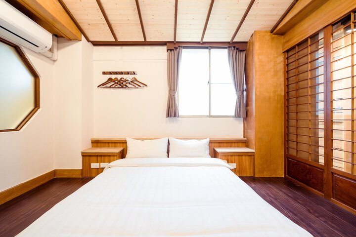 Room 28 of 232