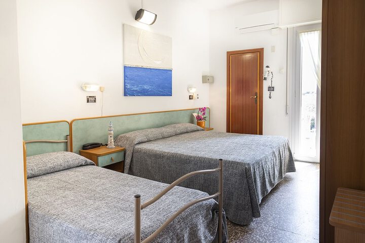 Room 6 of 42