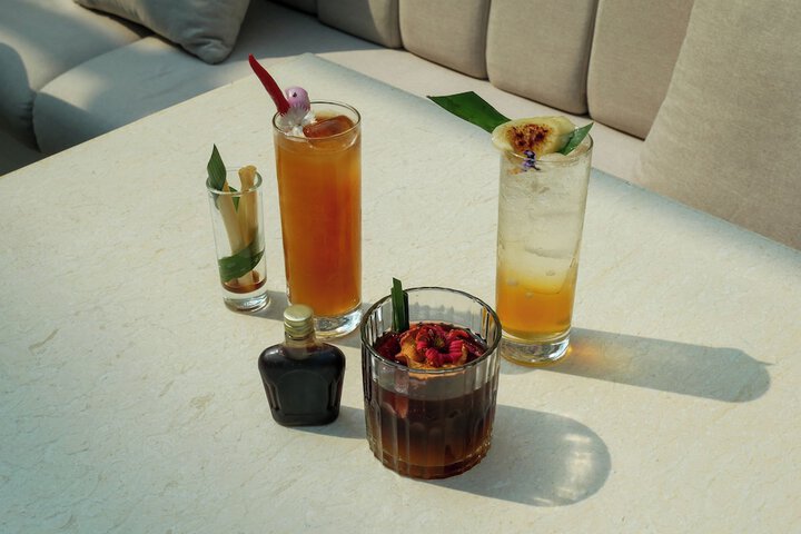 Lounge 126 of 135
