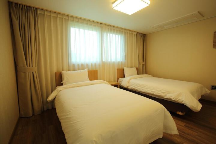Room 17 of 46