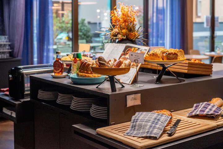 Breakfast/Coffee Service 70 of 98
