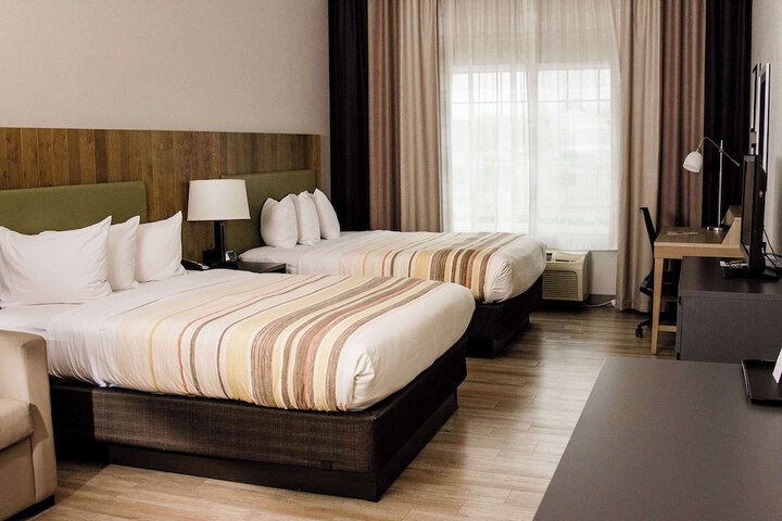 2 Queen Beds (4 of 6)