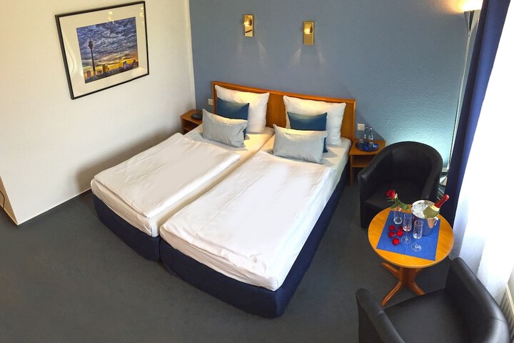 Room 9 of 41