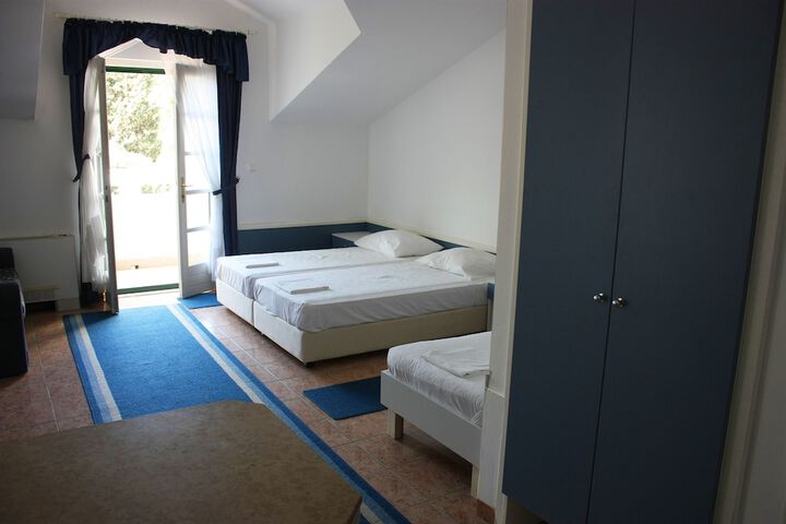 Room 13 of 92