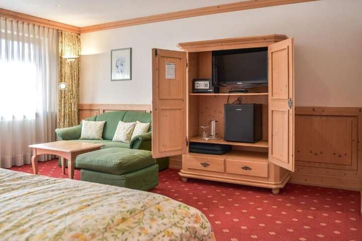 Room 2 of 62