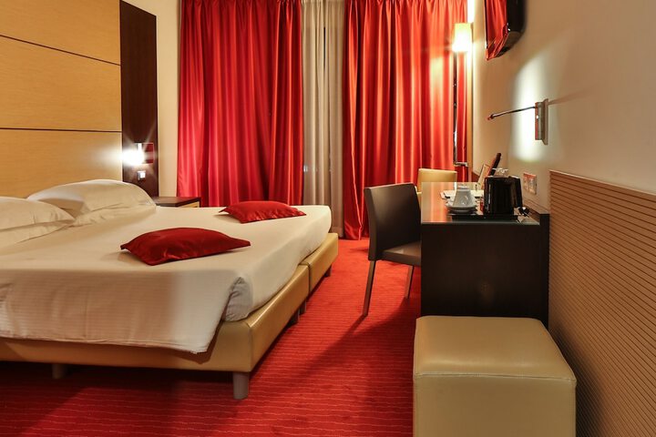 Room 13 of 76