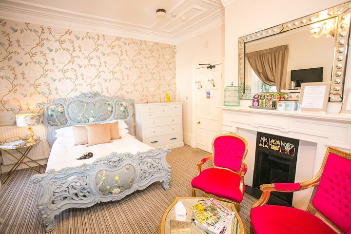 Room 28 of 250