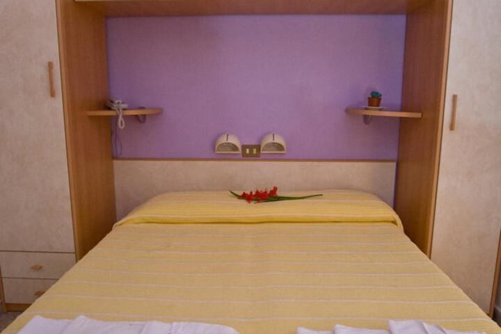 Room 12 of 32