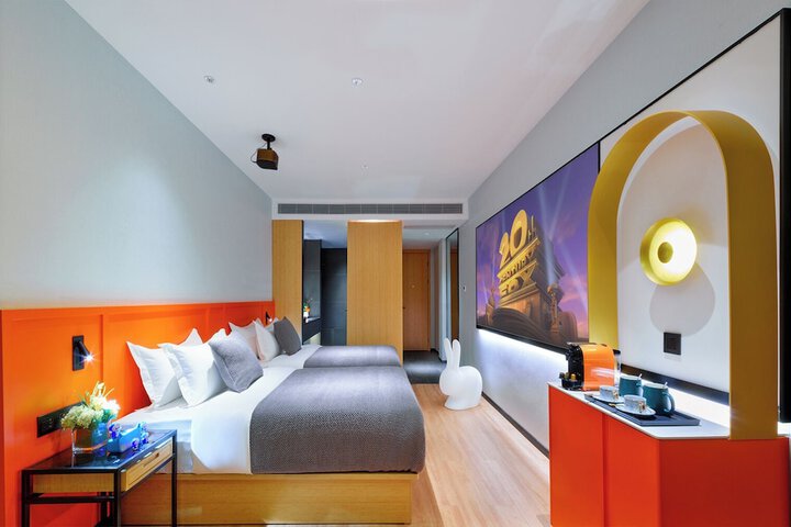 Room 82 of 143