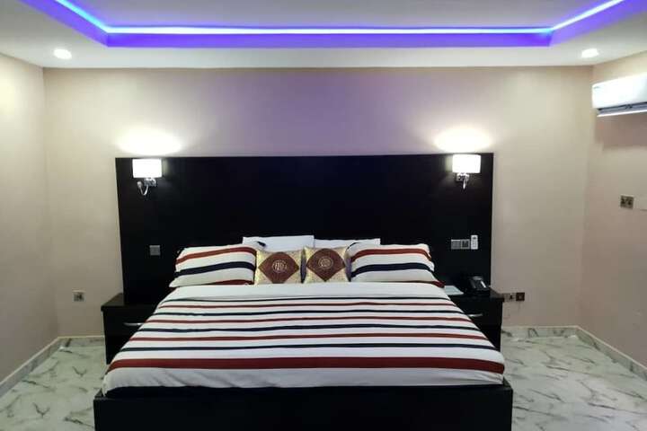 Room 9 of 27