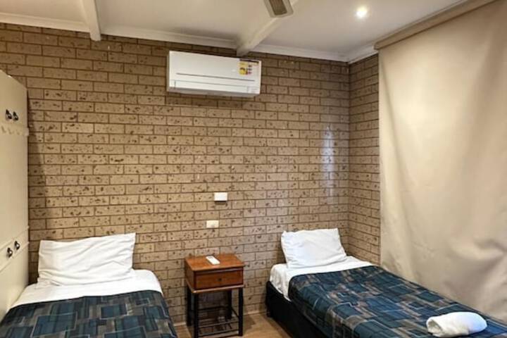 Room 13 of 43