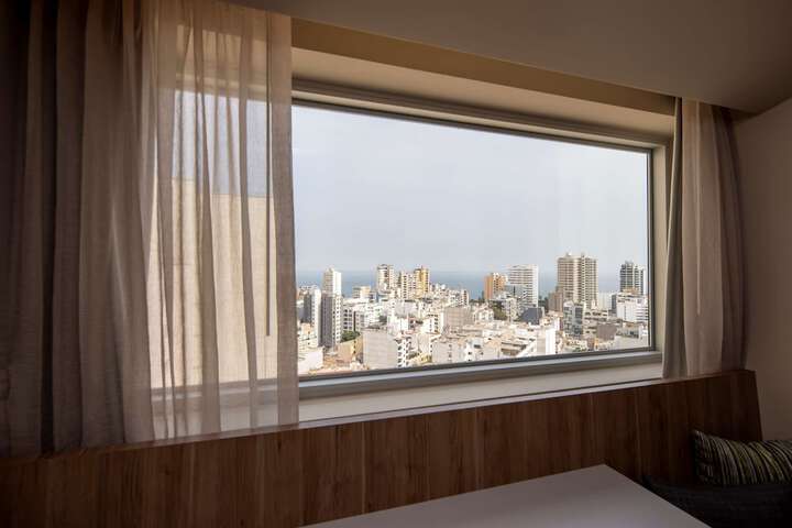 Room 27 of 77