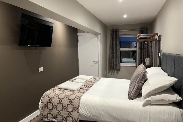 Room 5 of 14