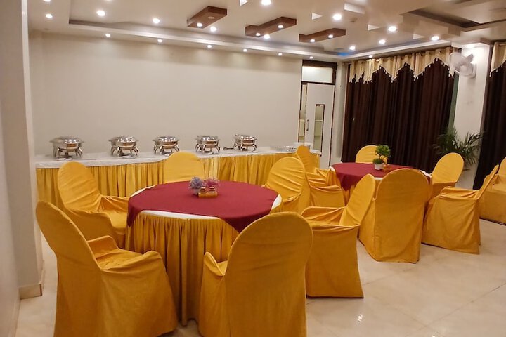 Dining 11 of 12