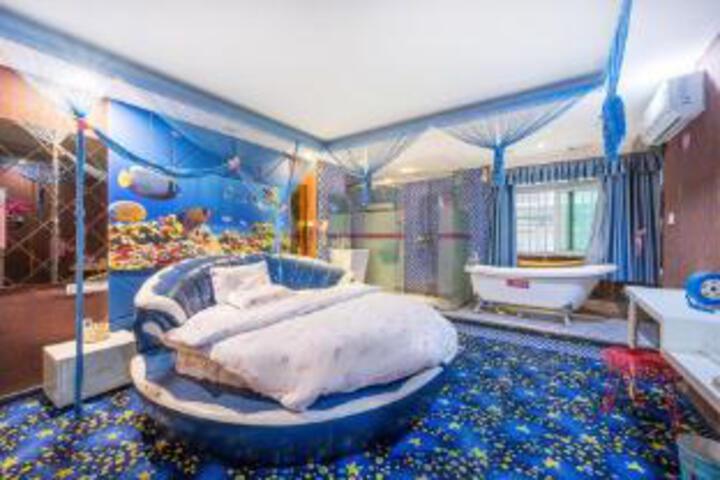 Room 4 of 6