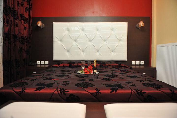 Room 4 of 36