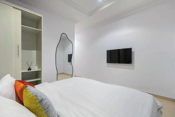 Room 13 of 40