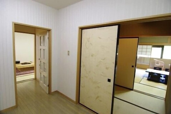 Room 8 of 38