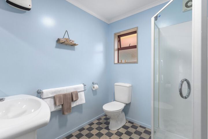 Room 32 of 42