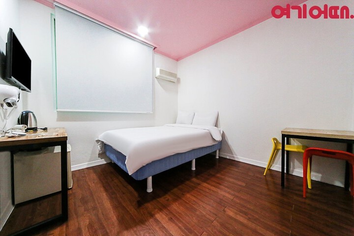 Room 15 of 32