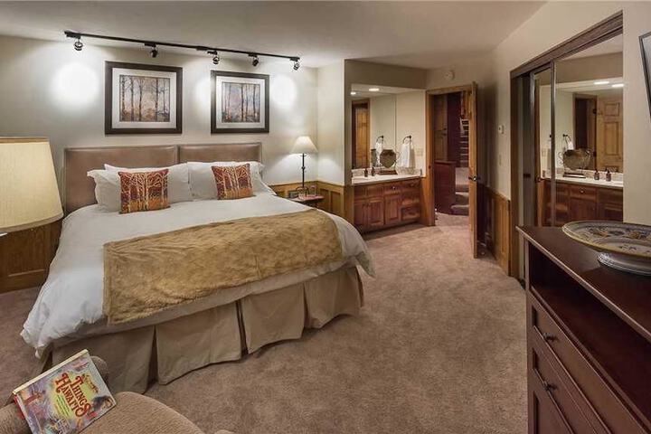 Room 2 of 25