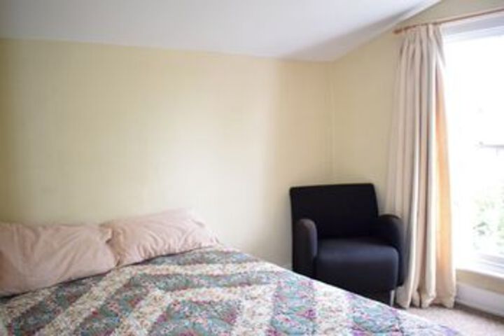 Room 10 of 18