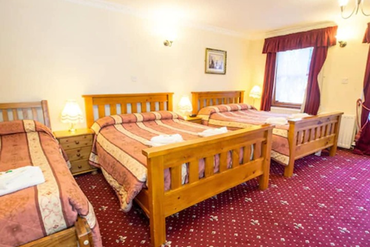 Room 4 of 33