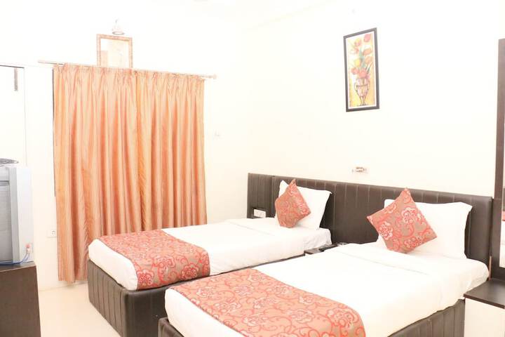 Room 7 of 30
