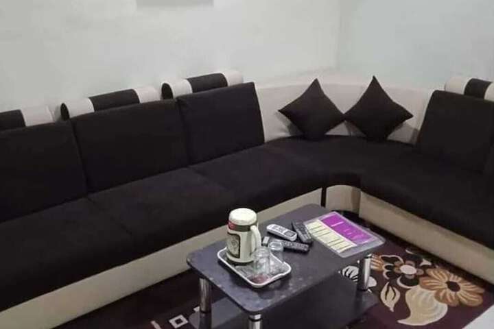 Room 7 of 9