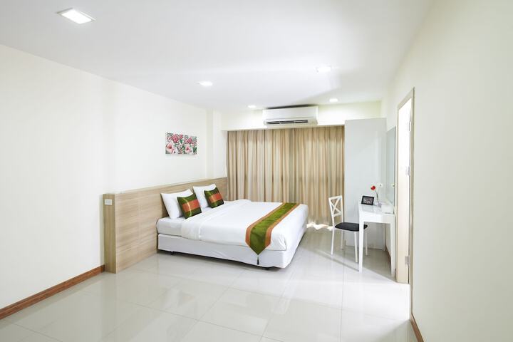 Room 8 of 86