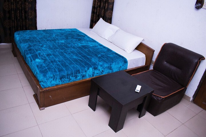Room 3 of 26