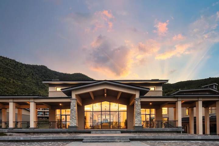 Image of High Mountain Resort Shangri-la