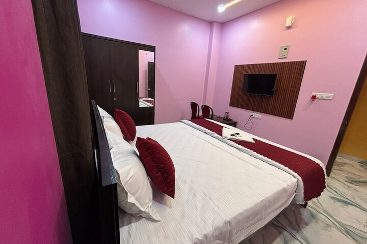 Room 4 of 16