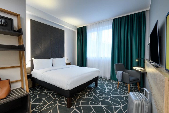Room 10 of 46