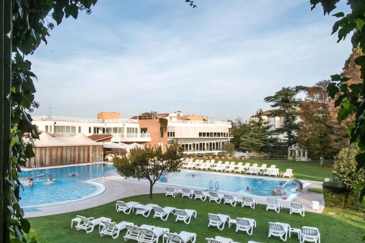 Hotel 166 of 173
