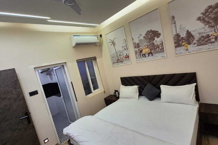 Room 2 of 10