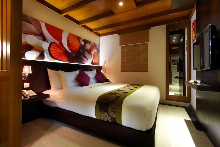 Room 5 of 63