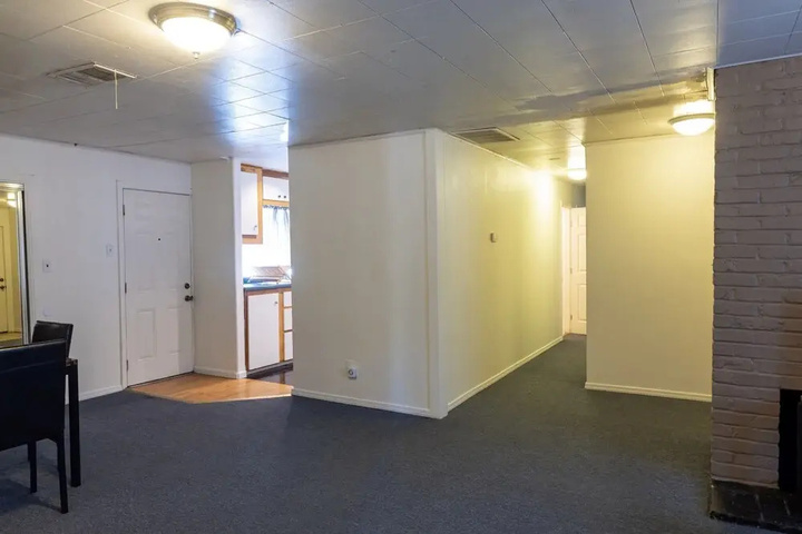 Room 10 of 16