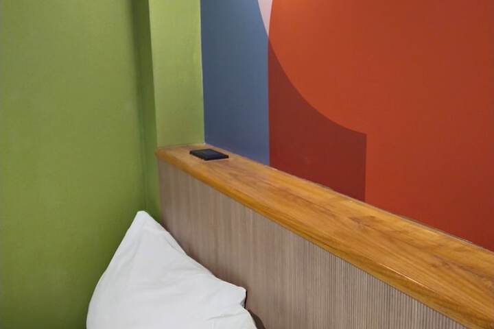 Room 9 of 16