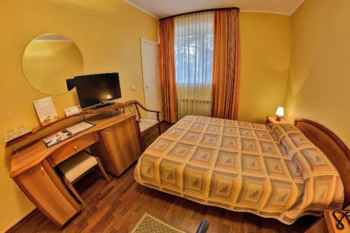 Room 4 of 191